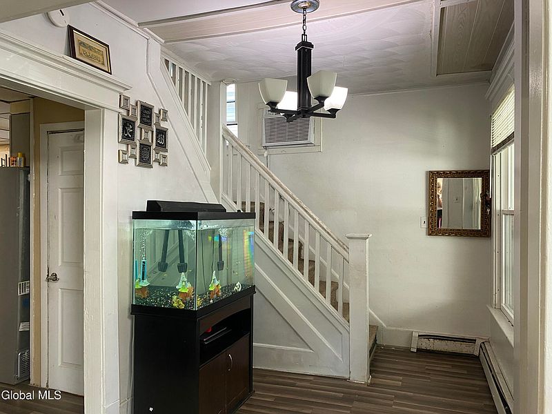 4th image of 58 Maple Place