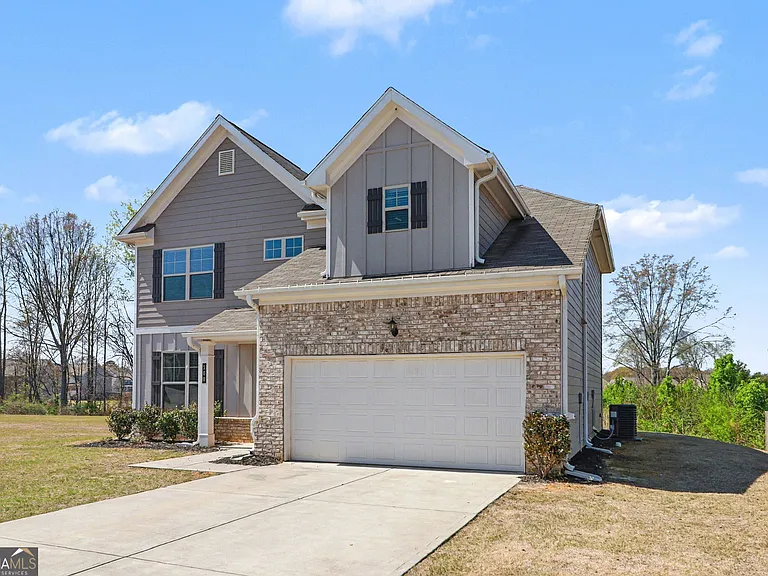 100 McGinnis Cir — Photo 2