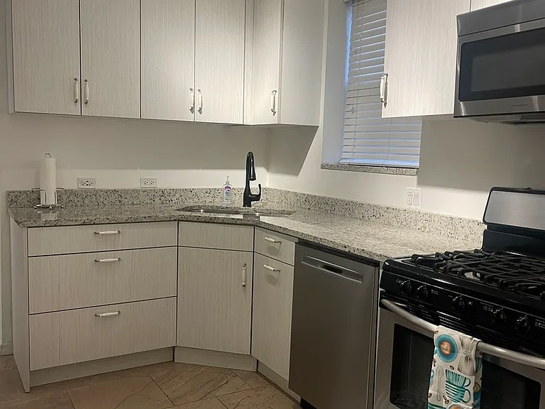 2329 W Huron St #1B — Photo 10