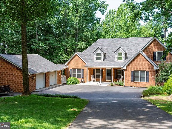 2nd image of 5317 Wyndemere Cir