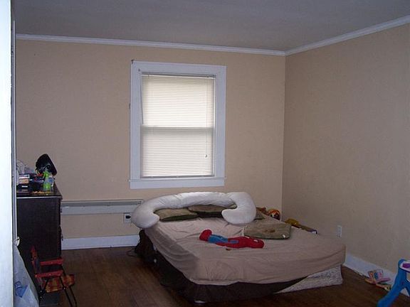 4th image of 922 Franklin St SE