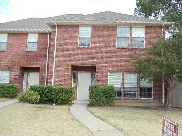 3 bed, 2.5 bath, 1333 sqft, $1,950 — Photo 4