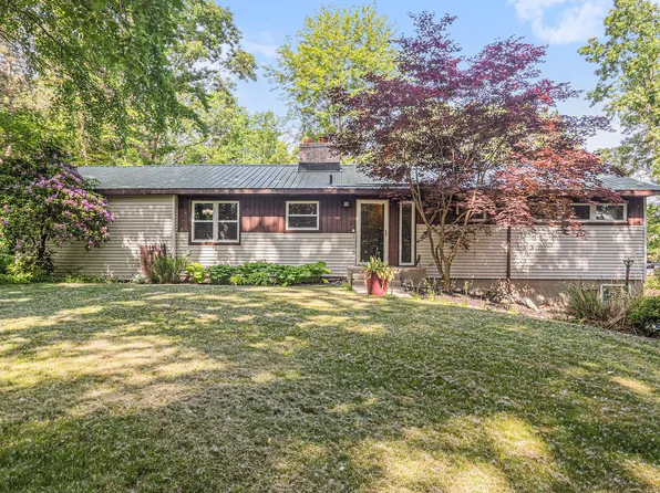 11738 Apple Dr, Nunica, MI 49448