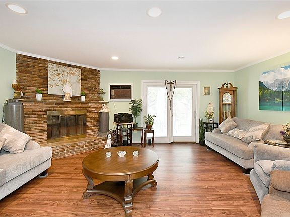 5th image of 187 Brittle Ln