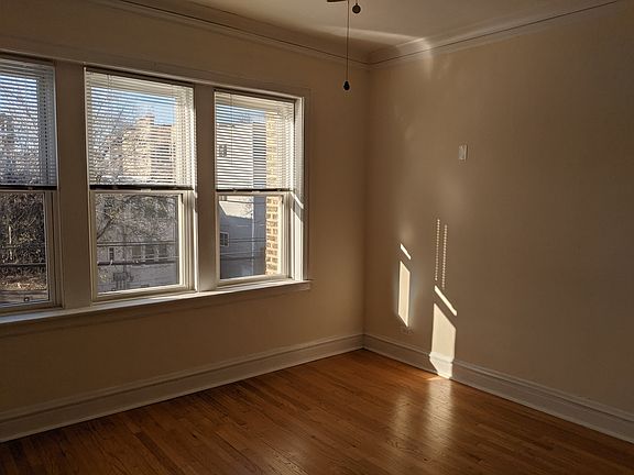 4th image of 6140 N Rockwell St #2B