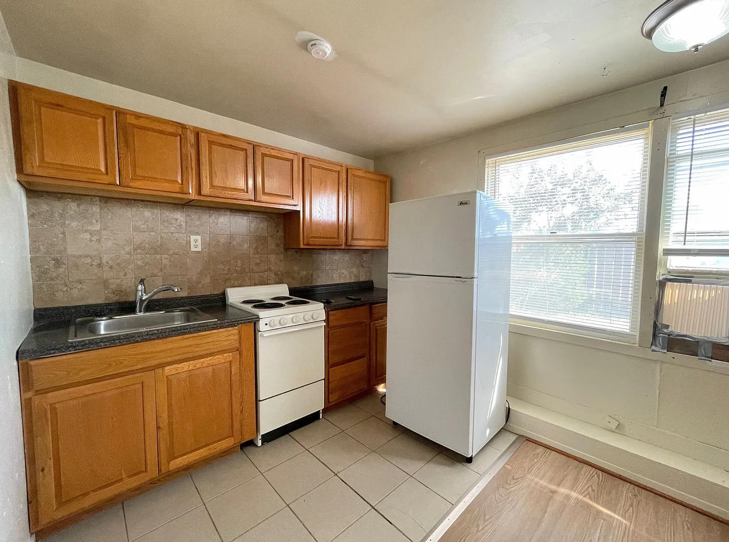 1521 W 4th Ave — Photo 4