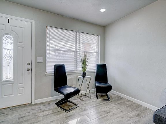 5th image of 2513 Becker Pl