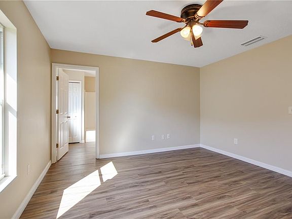 4th image of 834 Hickory Ave