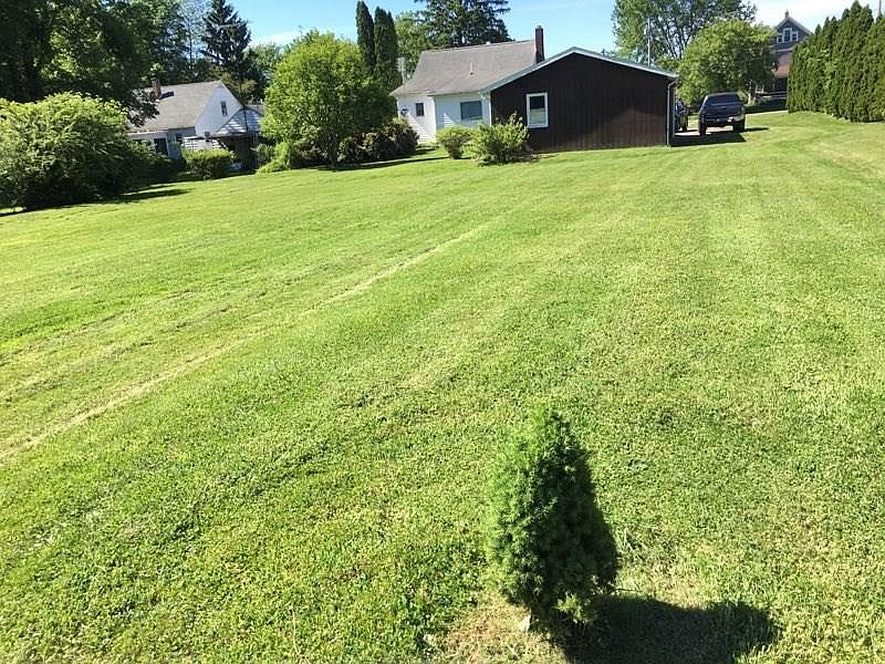 2nd image of 140 Edgewood Drive Ext