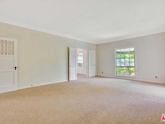 3rd image of 203 S Doheny Dr