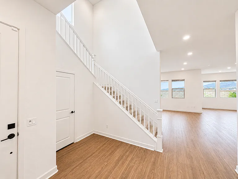 586 Gateway Ln — Photo 8