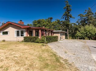 886 Burroughs Ave, Oak Harbor, WA 98277