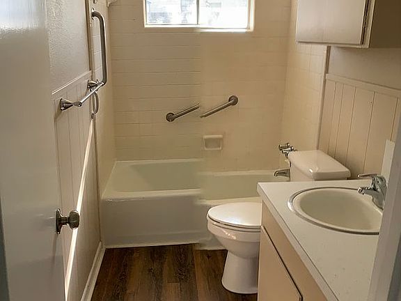 3rd image of 205 Iris Ln