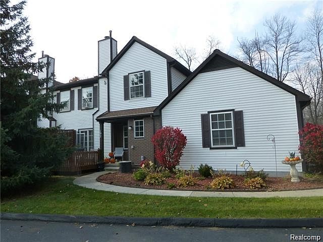 1st image of 192 Barrington Cir #1