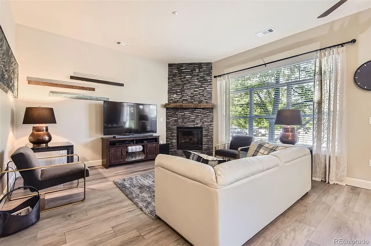 2 bed, 1254 sqft, $2,300 — Photo 4