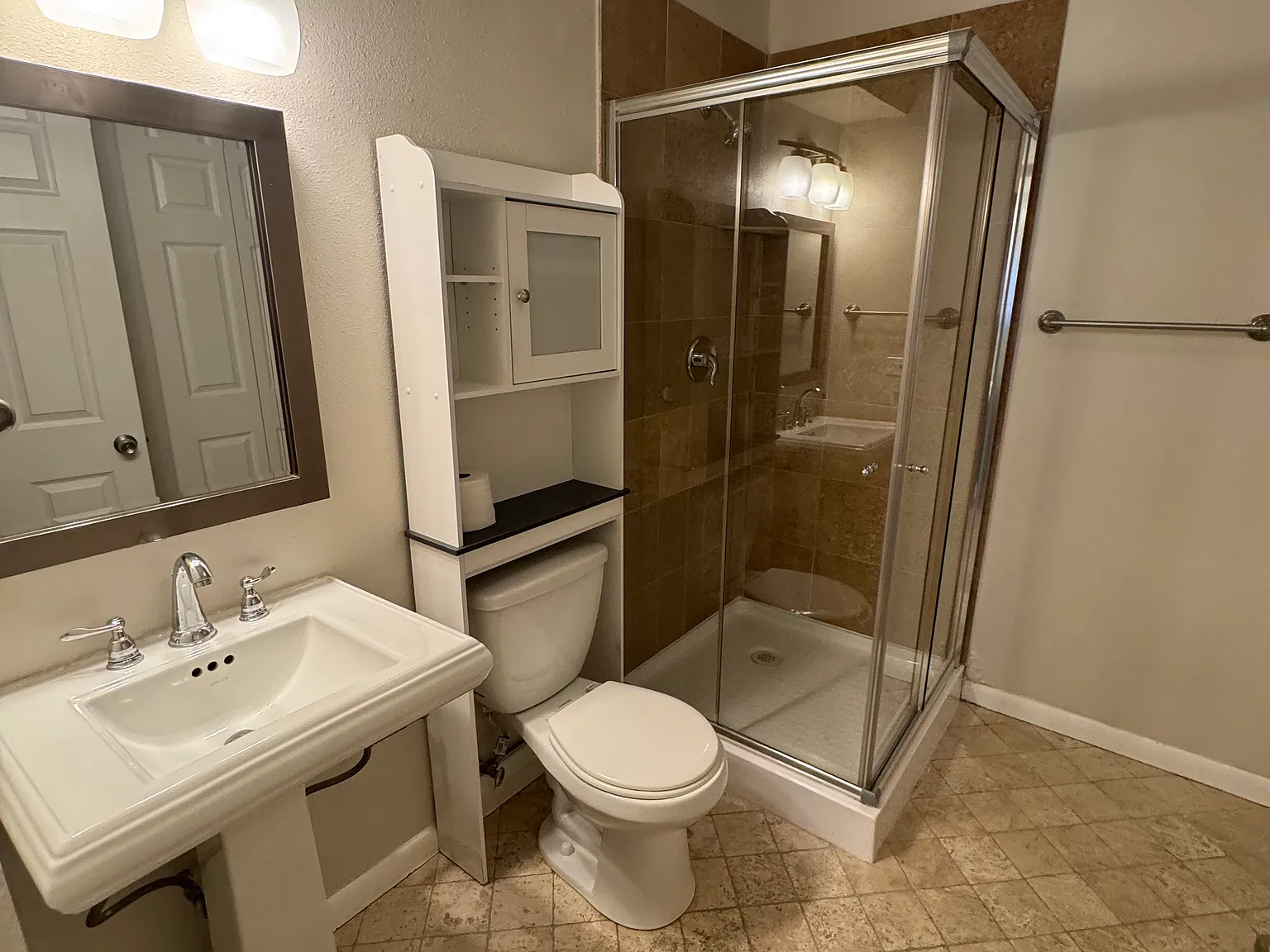 2 bed, 1056 sqft, $1,900 — Photo 3