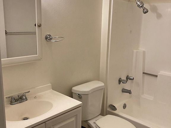 5th image of 950 Edgecliffe Dr APT 12