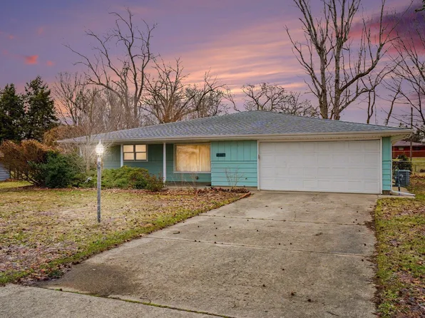 52770 Arbor Dr, South Bend, IN 46635