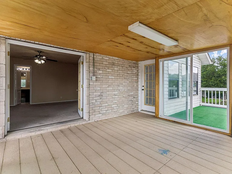 1300 Chalk Ln — Photo 24