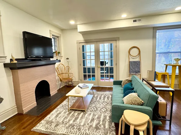 4176 Russell Blvd #1A, Saint Louis, MO 63110