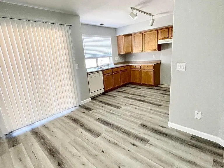 16200 W Moreland St — Photo 6