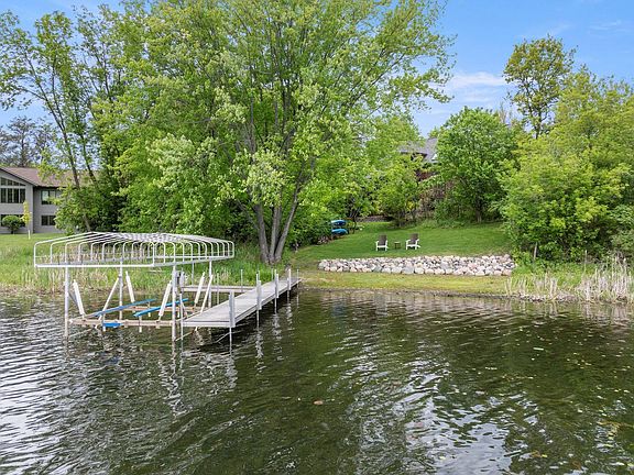 3rd image of 10047 Cove Pointe Rd