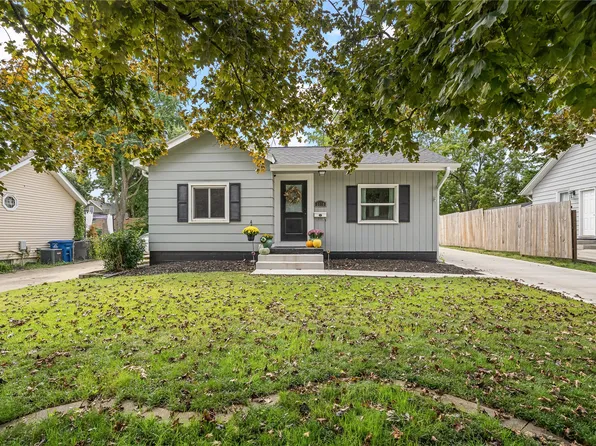 3818 Fagen Dr, Des Moines, IA 50310