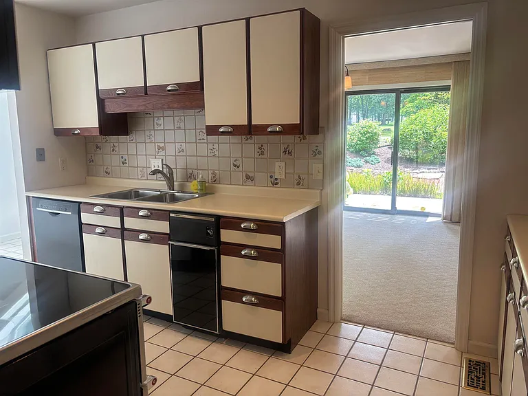104 Lakeview Dr — Photo 11