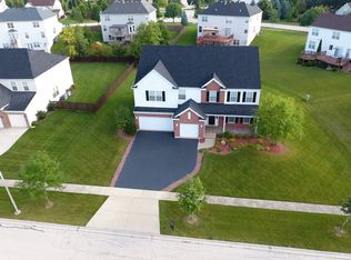 3710 Rolling Hills Rd, Carpentersville, IL 60110