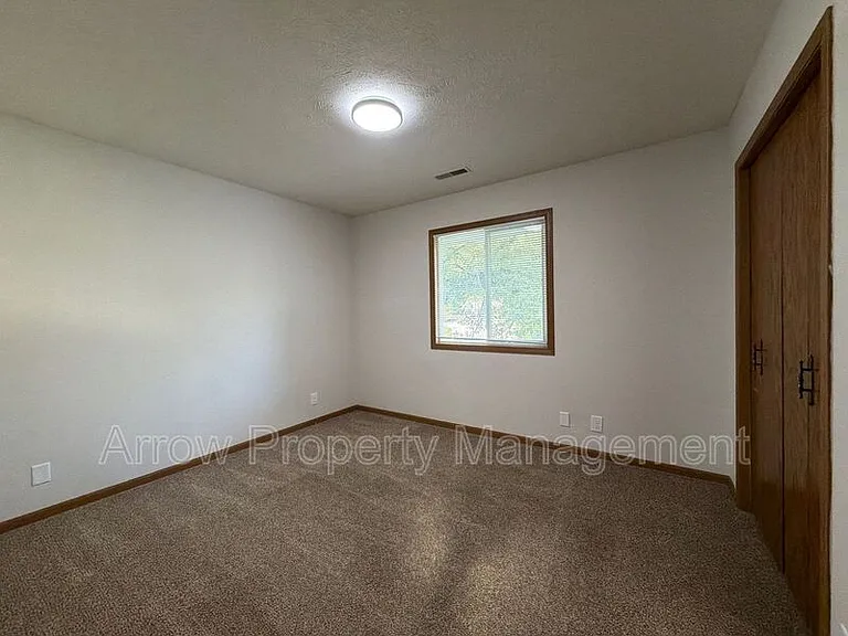 535 S Oak St #1 — Photo 9