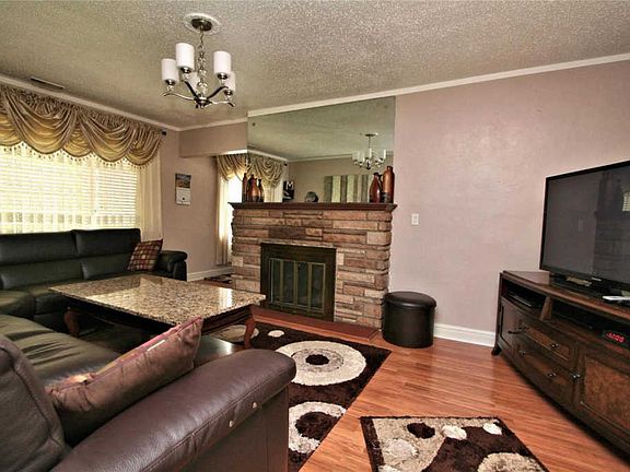 3rd image of 629 Boenecke Ct
