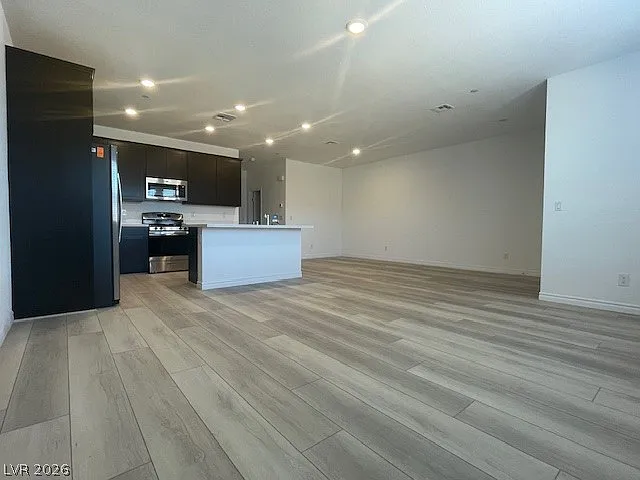3 bed, 2.5 bath, 1814 sqft, $1,995 — Photo 3