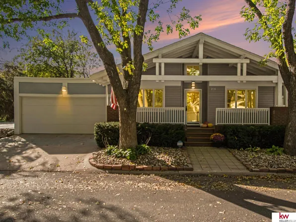 206 N 127th Plz, Omaha, NE 68154
