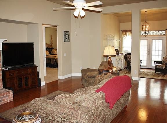 3rd image of 6961 Sugartree Ln