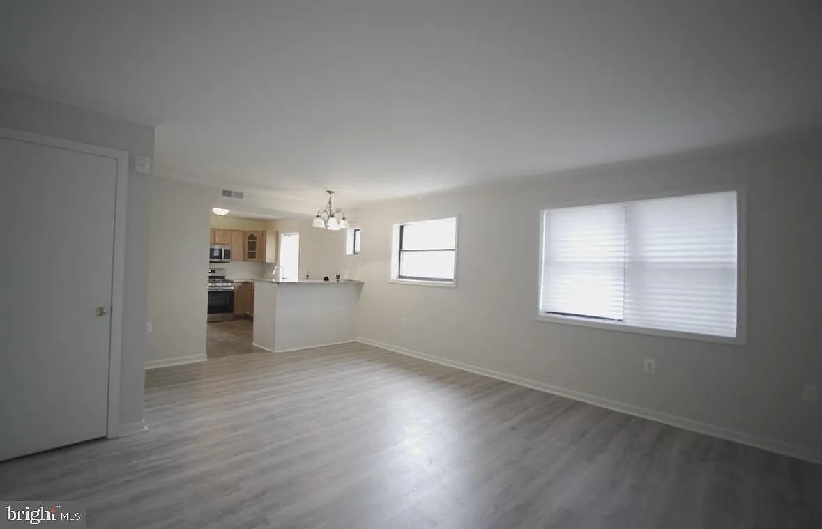 3 bed, 1014 sqft, $2,230 — Photo 1