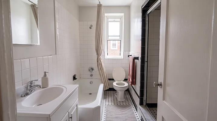 Bathroom, photo 1