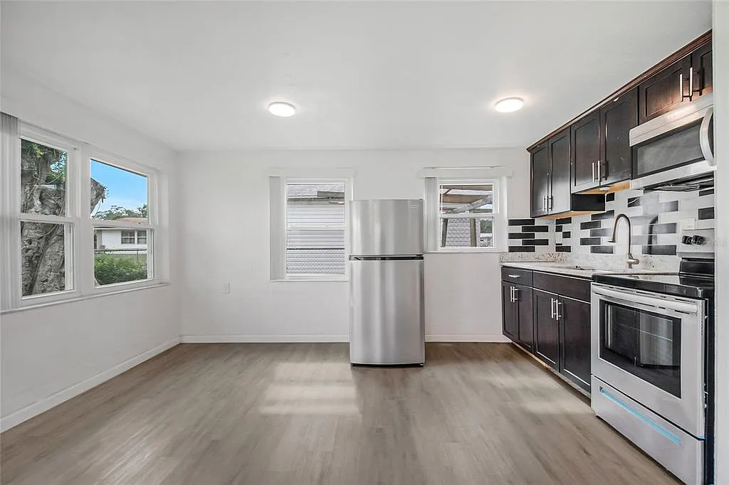 1 bed, 1.0 bath, 895 sqft, $1,200 — Photo 4