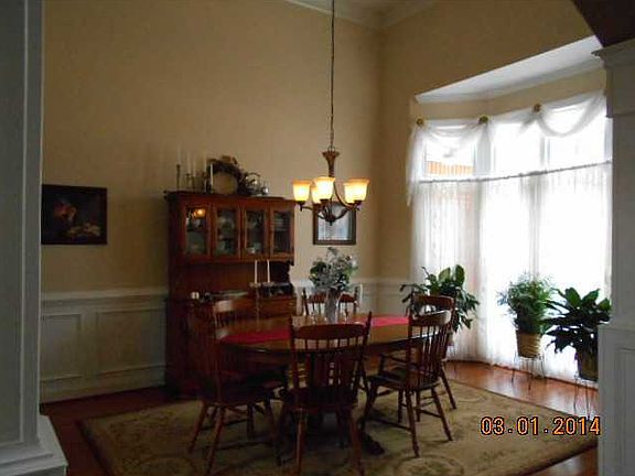 3rd image of 132 Wexford Dr NE