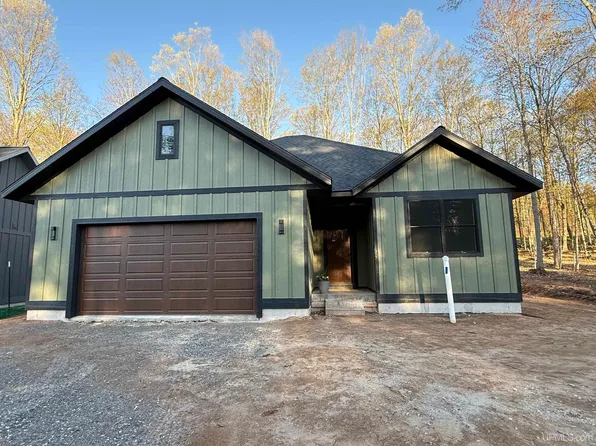 3409 Nuthatch Ln, Marquette, MI 49855