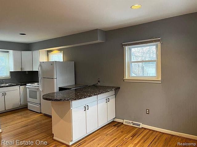 1591 Humphrey Ave SE, photo 10