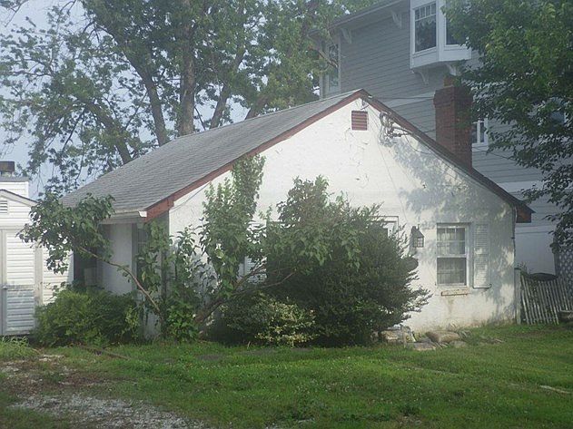 2nd image of 3977 Bayside Dr