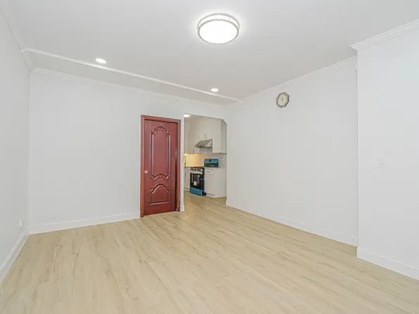 582 Bay Ridge Avenue image 7 of 41