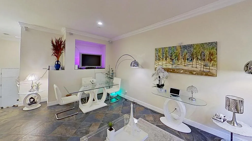 1042 Chalcedony Terrace — Photo 2