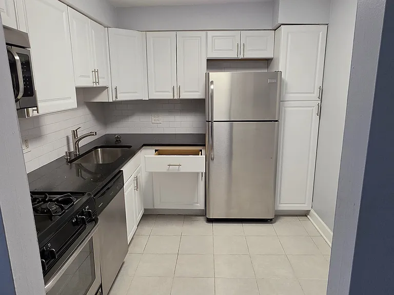 1459 N Winslowe Dr #301 — Photo 6