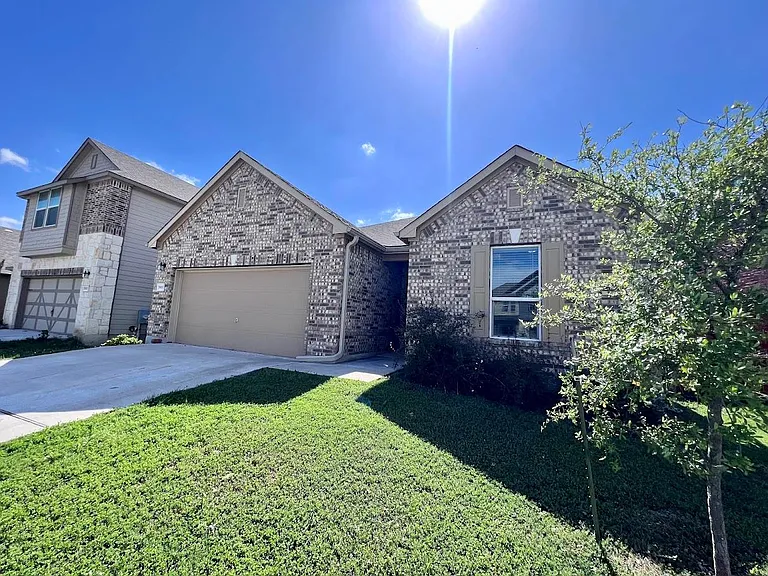7900 Crystalbrook W — Photo 2