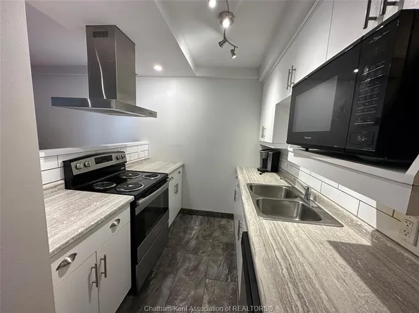 200 Emma St #1, Chatham Kent, ON N7L 1B3