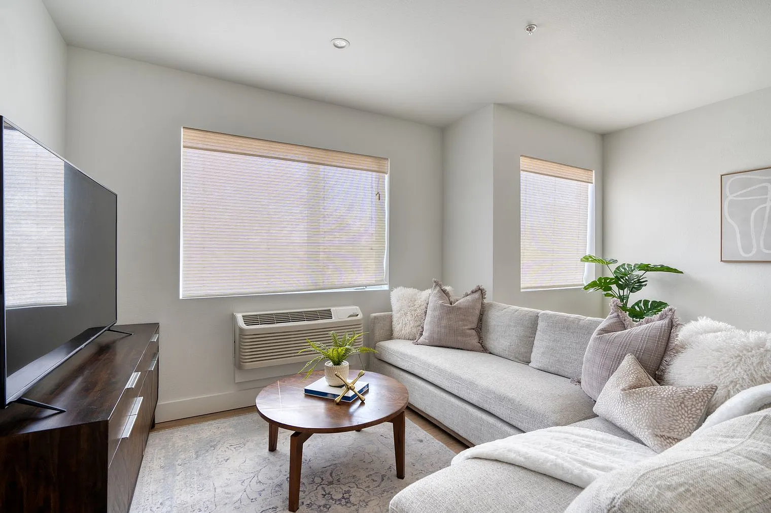 2 bed, 1.0 bath, 742 sqft, $3,234 — Photo 1