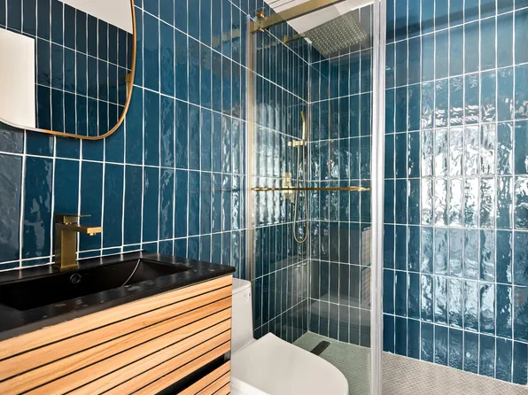 569 Monroe Street image 17 of 23