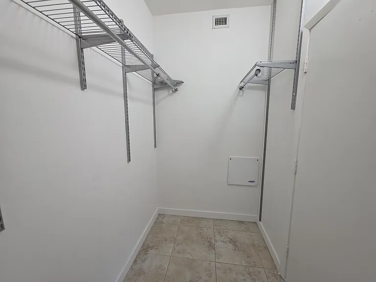 1900 N Bayshore Dr — Photo 24