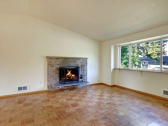 4th image of 13409 Yakima Ave S
